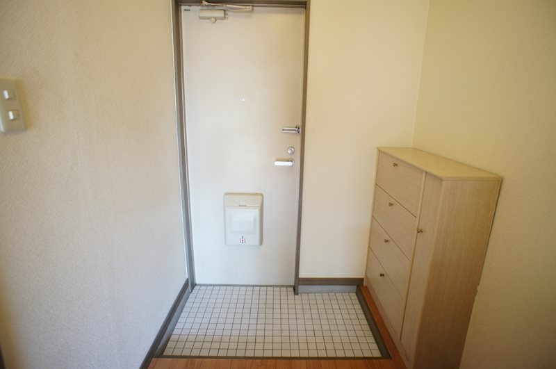 【糟屋郡粕屋町原町のアパートのエントランス】