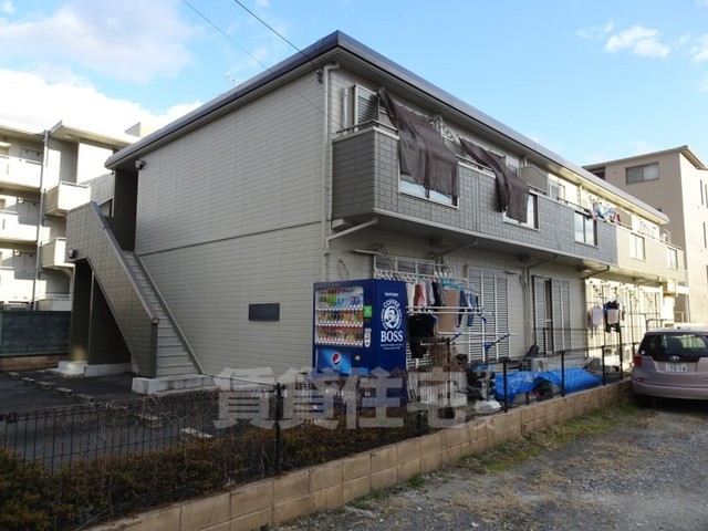 【京都市西京区桂徳大寺北町のアパートの建物外観】