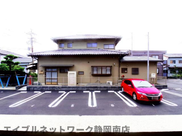 【静岡市駿河区下島のマンションの駐車場】