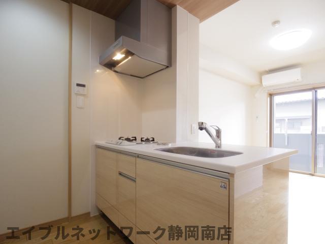 【静岡市駿河区下島のマンションのキッチン】