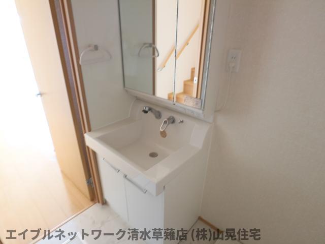 洗面設備　スペースが確保できる洗面所です