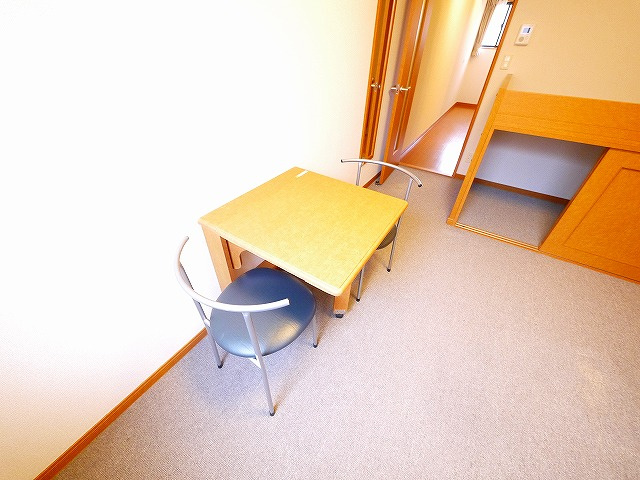 その他部屋・スペース　開放的な寝室です