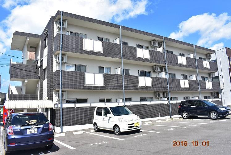 シャインコート原田の建物外観