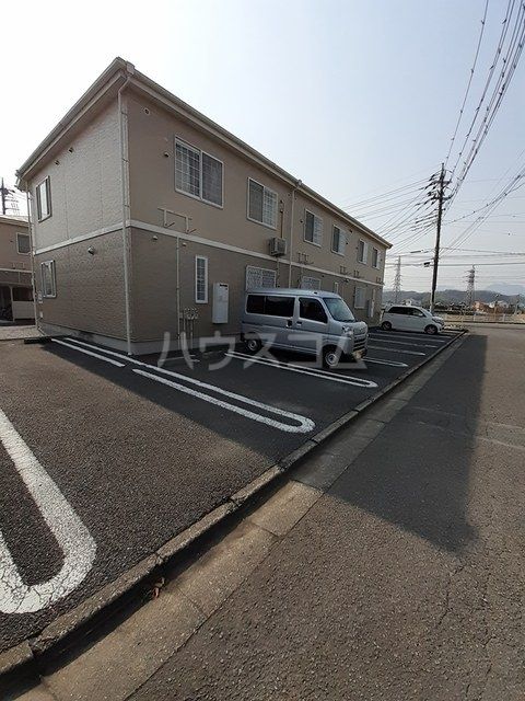 【コスモスＢの駐車場】