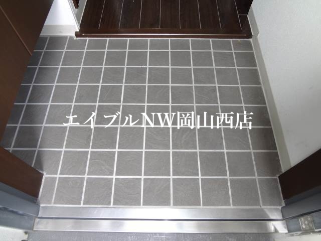 【岡山市北区内山下のマンションの玄関】