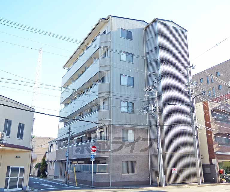 京都市上京区西院町のマンションの建物外観