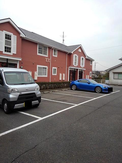 【尾道市向東町のアパートの駐車場】