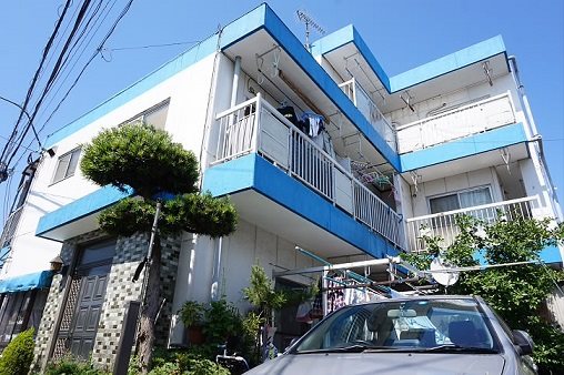 岡部マンションの建物外観