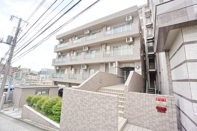 横浜市青葉区藤が丘のマンションの建物外観