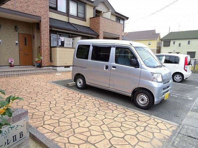 【橿原市北妙法寺町のアパートの駐車場】