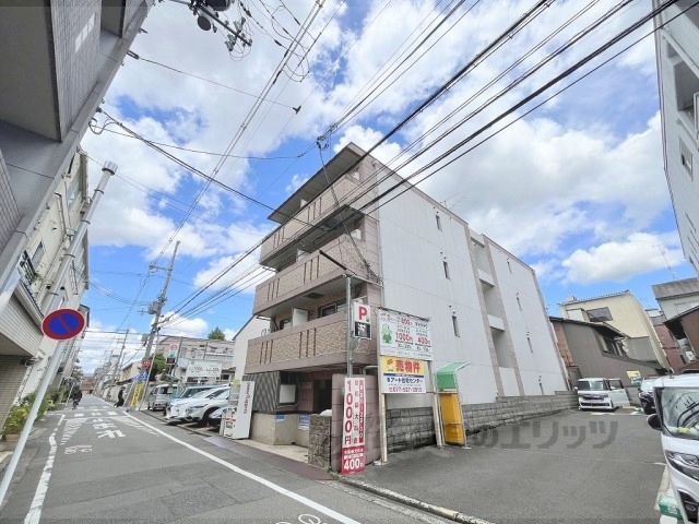 【京都市左京区讃州寺町のマンションの建物外観】