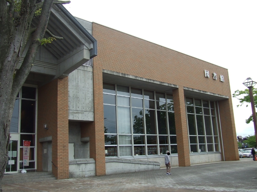 図書館　長岡市立中央図書館（図書館）まで681m