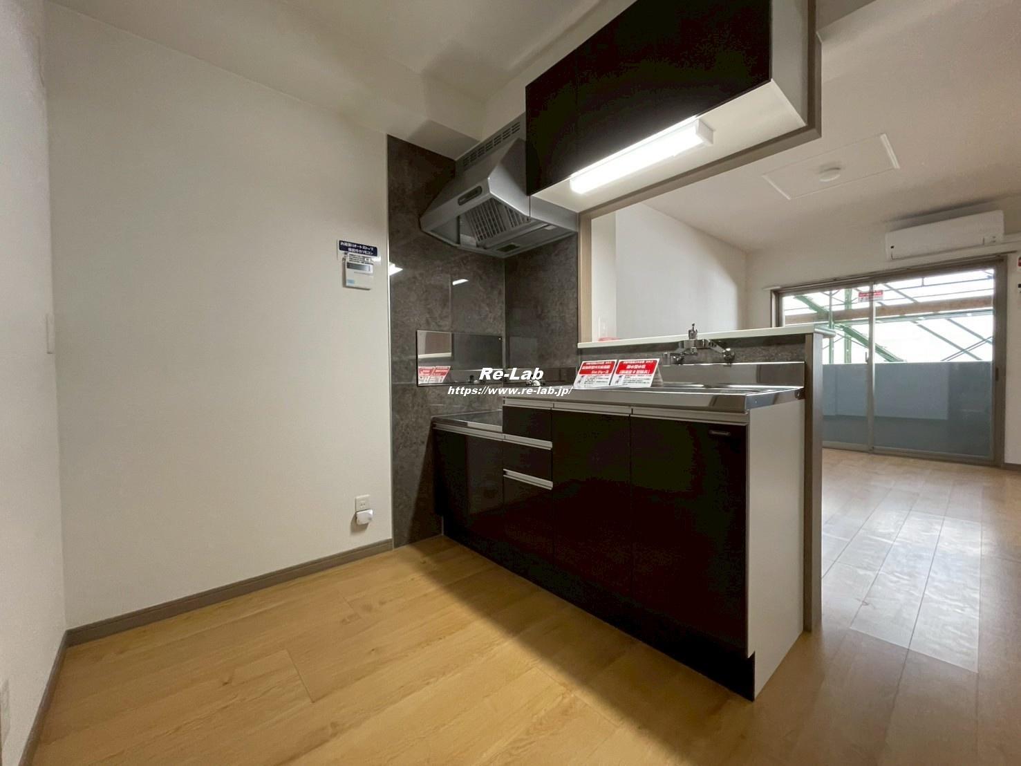 キッチン　101号室モデルルーム写真です。