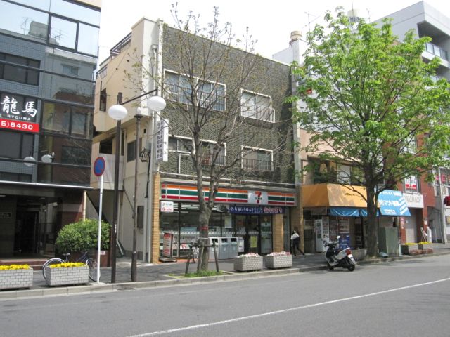 コンビニ　セブンイレブン（コンビニ）まで120m