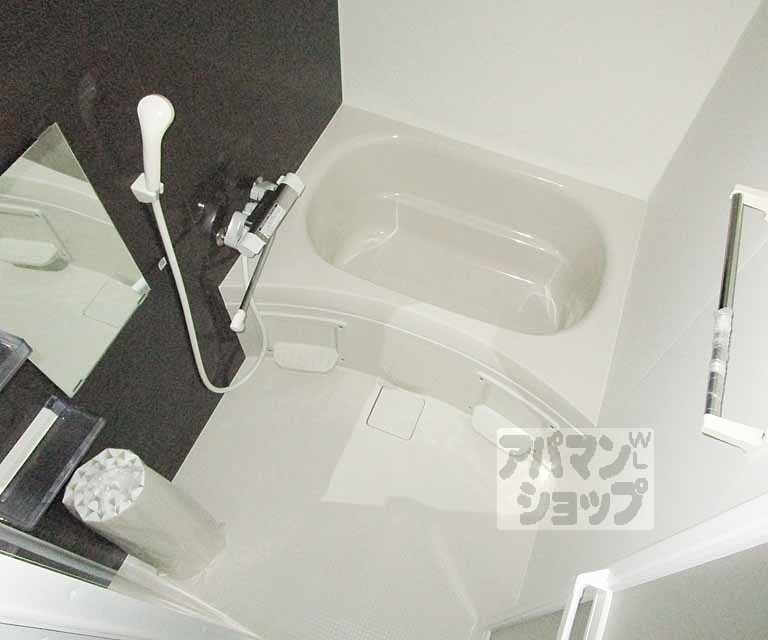 バス・シャワールーム　２０３号室の写真です。