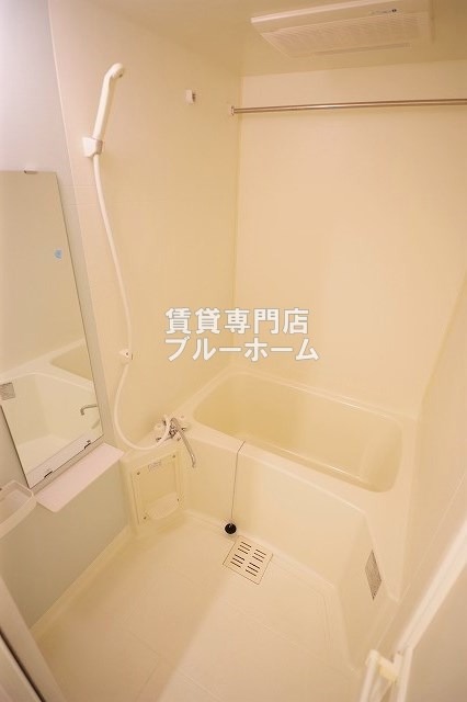 バス・シャワールーム　浴室乾燥機付きのお風呂！