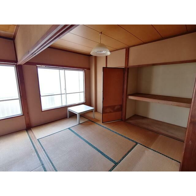 収納　和室６畳（左側）