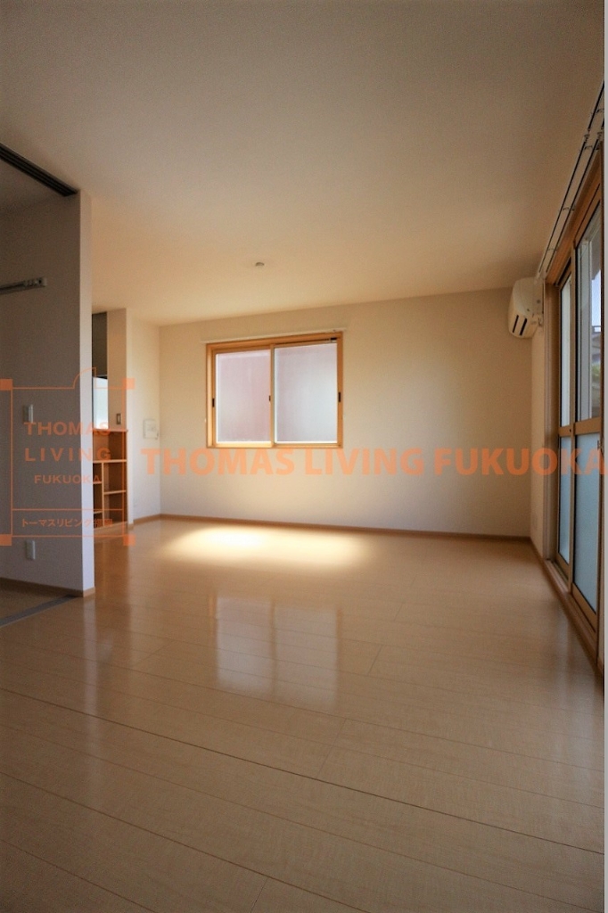 居室・リビング　広々とした明るいリビング。