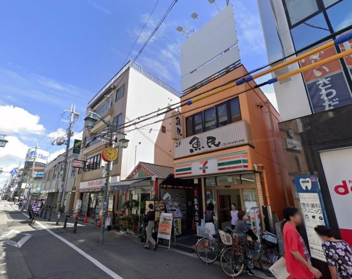 コンビニ　セブンイレブン（コンビニ）まで83m