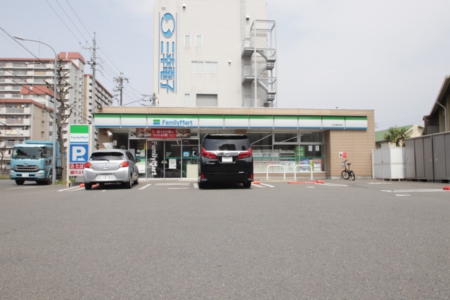 コンビニ　ファミリーマート 名古屋新栄店（コンビニ）まで200m