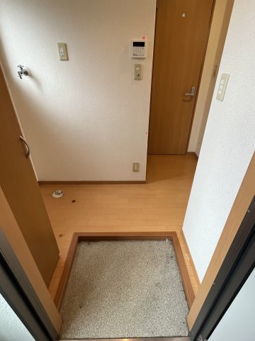 玄関　※別部屋参考写真