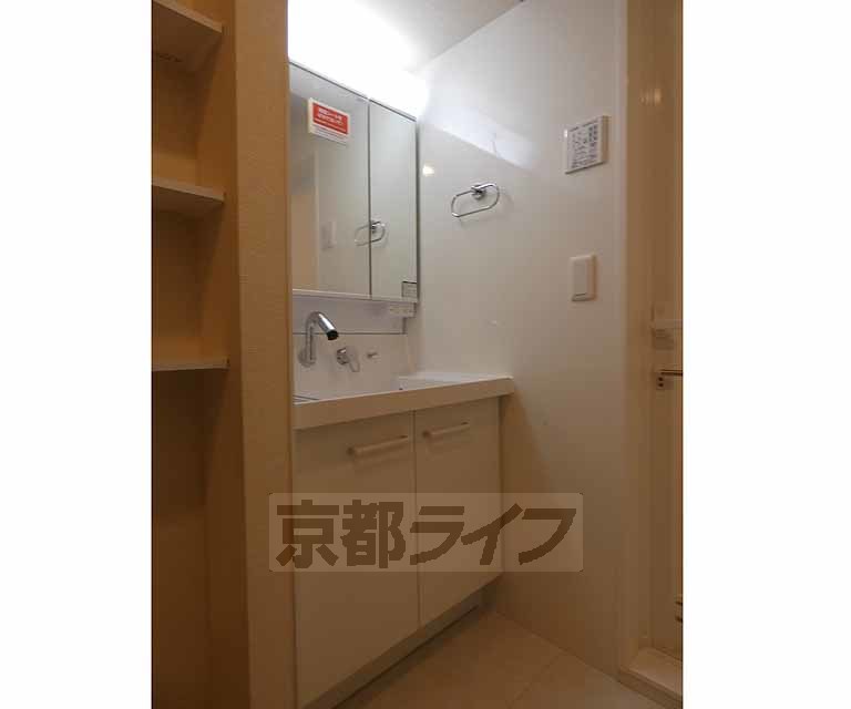 洗面設備　独立洗面台です。