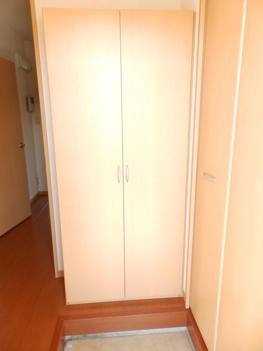 玄関　玄関　シューズボックス完備