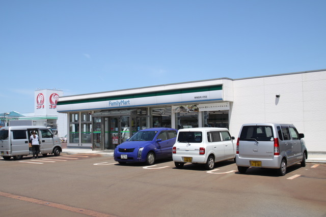 コンビニ　ファミリーマート新発田舟入町店（コンビニ）まで1800m