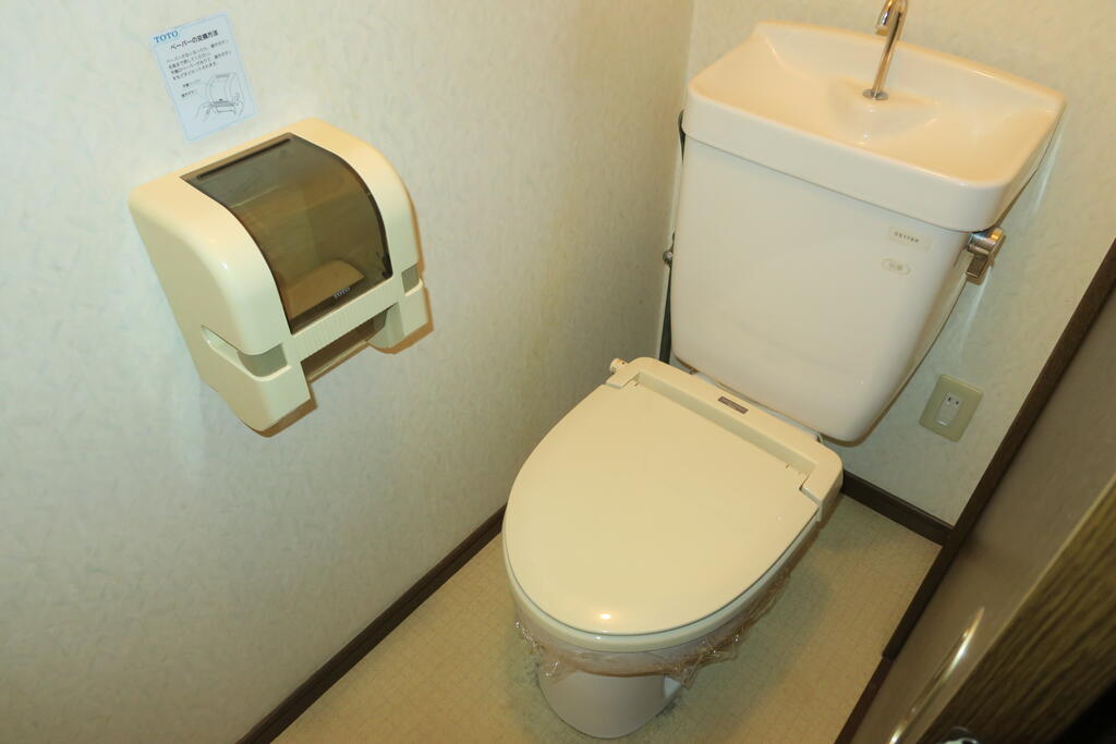 トイレ　温水洗浄便座へ変更可