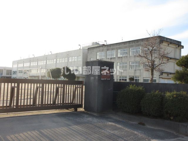 中学校　明和町立明和中学校（中学校）まで495m