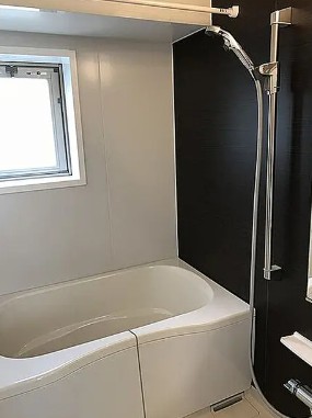 バス・シャワールーム　コンパクトで使いやすいお風呂です