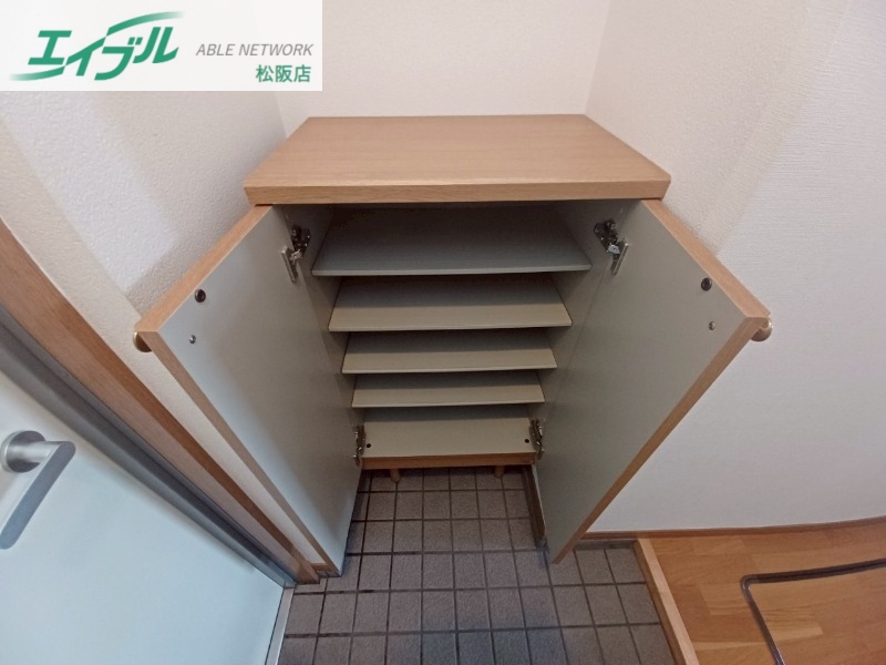 玄関　別部屋写真です