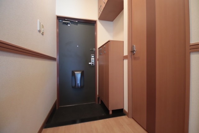 玄関　※別室の参考写真の為、現況優先です。