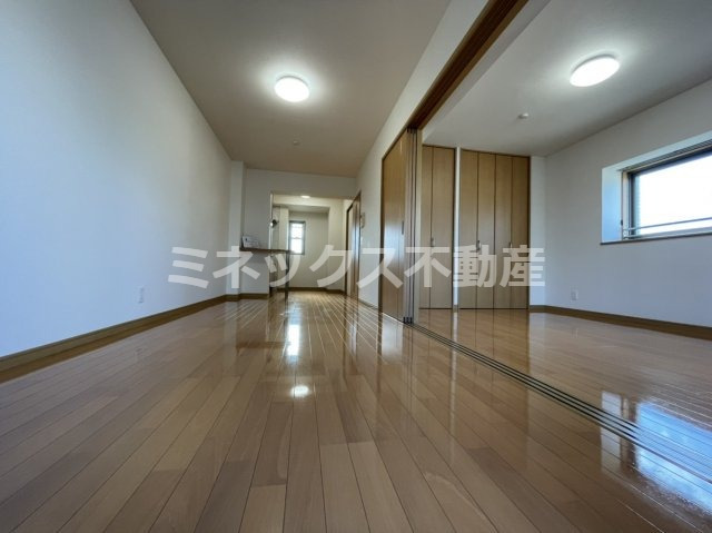 居室・リビング　同タイプのお部屋の写真。現況を優先します。