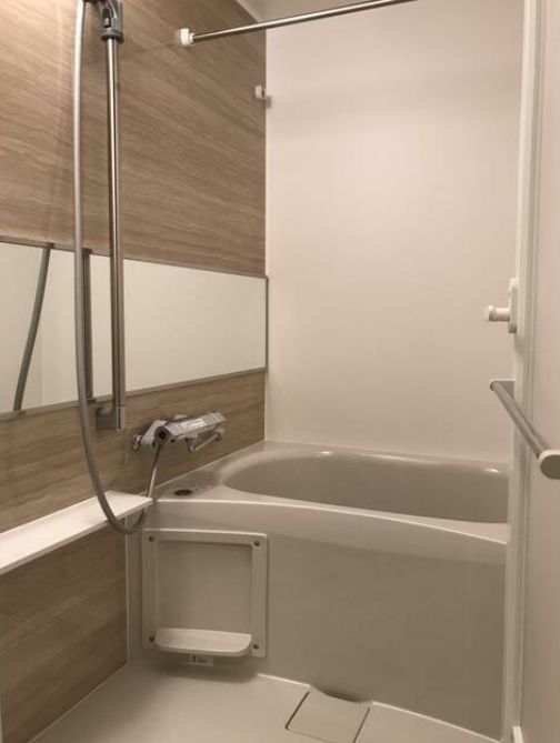 バス・シャワールーム　※同タイプですが、室内フローリング等配色が異なります。