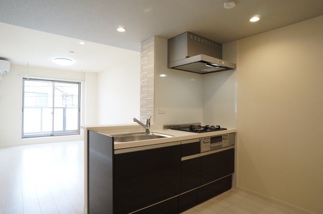 キッチン　南向きで明るいリビング♪