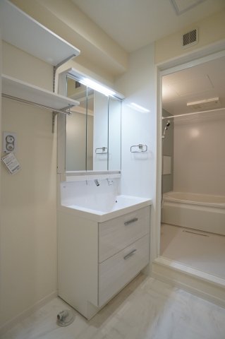 洗面設備　3面鏡のシャンプードレッサー♪