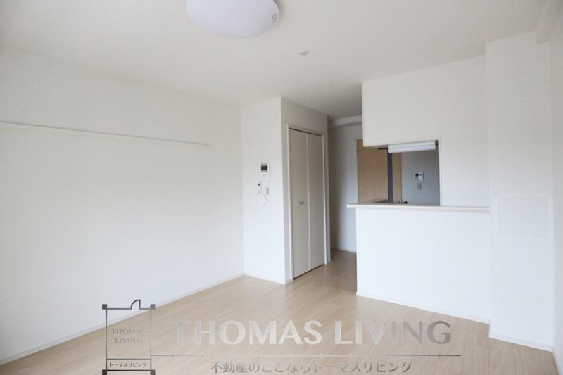 居室・リビング　洋室は11.2畳あります。