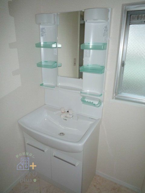 洗面設備　※内装工事前写真です