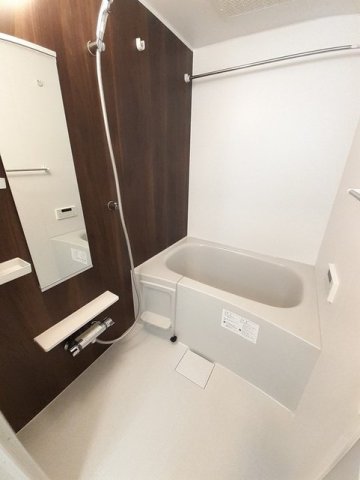 バス・シャワールーム　コンパクトで使いやすいお風呂です