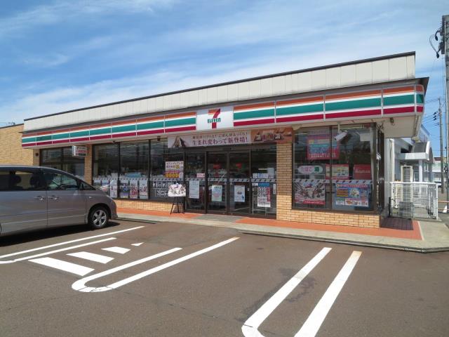 コンビニ　セブンイレブン（コンビニ）まで972m