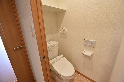 トイレ　温水洗浄便座