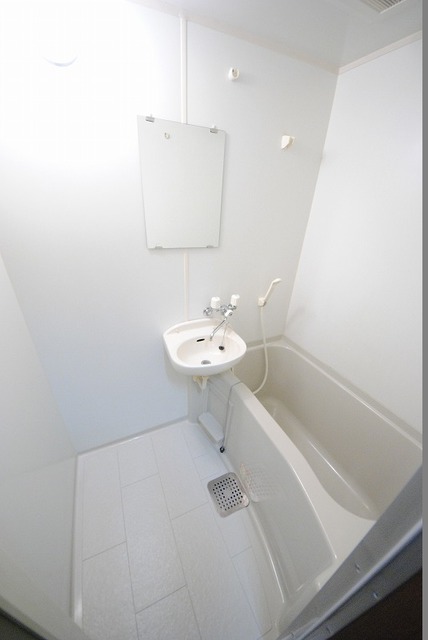 バス・シャワールーム　写真は１１２号室