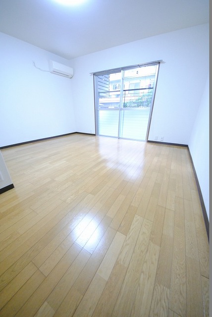 居室・リビング　写真は１１２号室