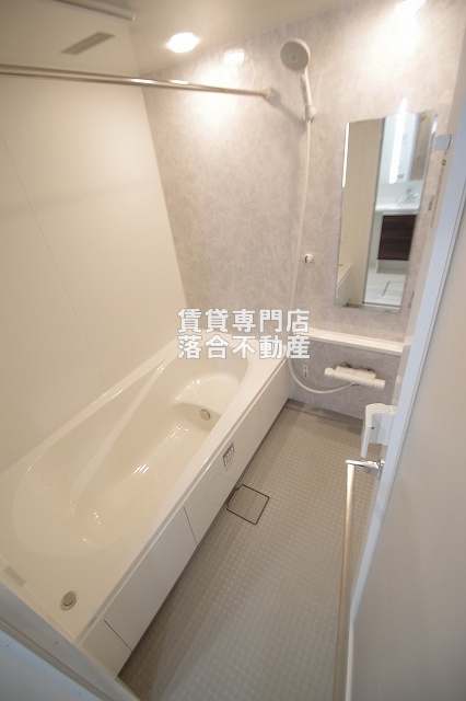 バス・シャワールーム　追い炊き機能、浴室乾燥機付き♪