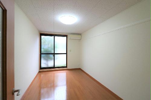 居室・リビング　当社では希少な家具家電なし物件！お好きな家具家電が設置可能！