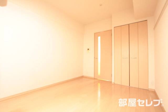 居室・リビング　６帖の洋間です