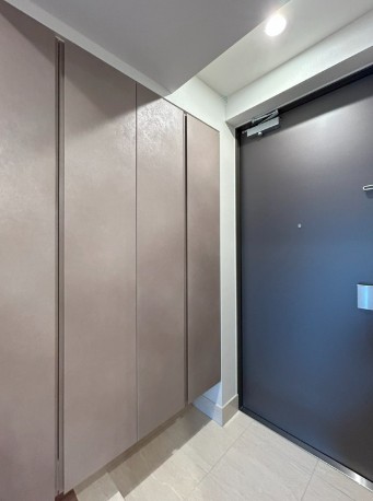 玄関　写真は同タイプ住居です。