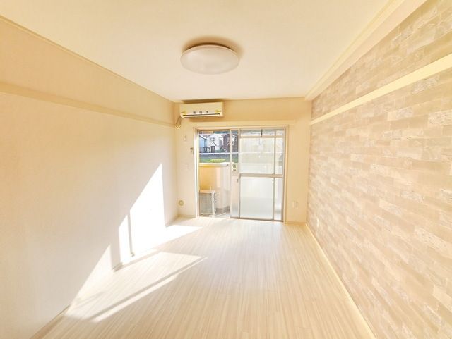 居室・リビング　別号室参考写真