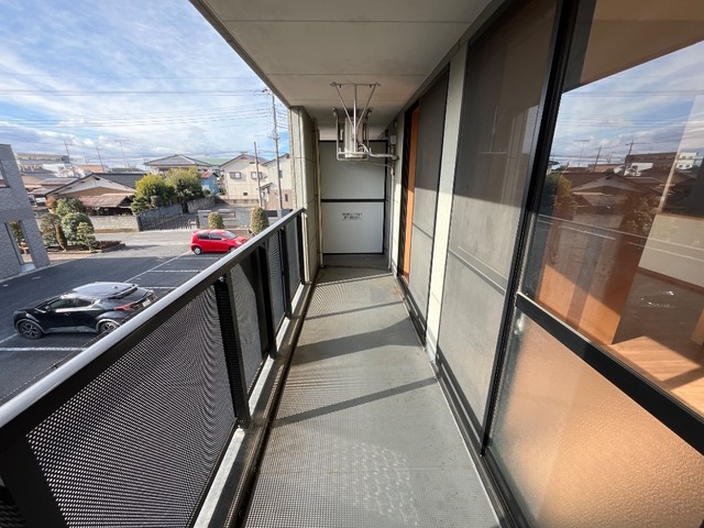 バルコニー　外からの目が気にならないバルコニーで洗濯物が干せます